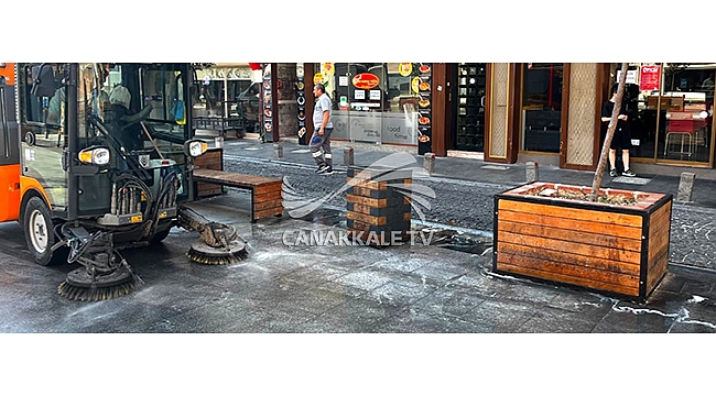  ÇANAKKALE BELEDİYESİ ÇARŞI BÖLGESİ'NDE TEMİZLİK ÇALIŞMALARI BAŞLATTI