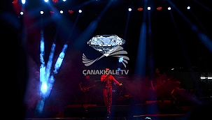 CEM ADRİAN GAZZE'Yİ KONSERİNDE UNUTMADI