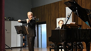 DİNLEYENLER ADETA BÜYÜLENDİ