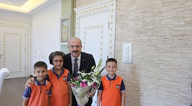VALİ TORAMAN'DAN ÖĞRENCİLERE YENİ EĞİTİM YILI İÇİN BAŞARI DİLEĞİ