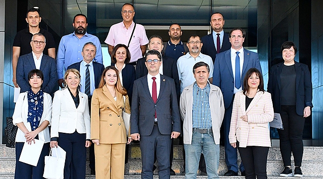 ÇOMÜ'LÜ AKADEMİSYENLERE TEŞEKKÜR BELGESİ TAKDİMİ YAPILDI