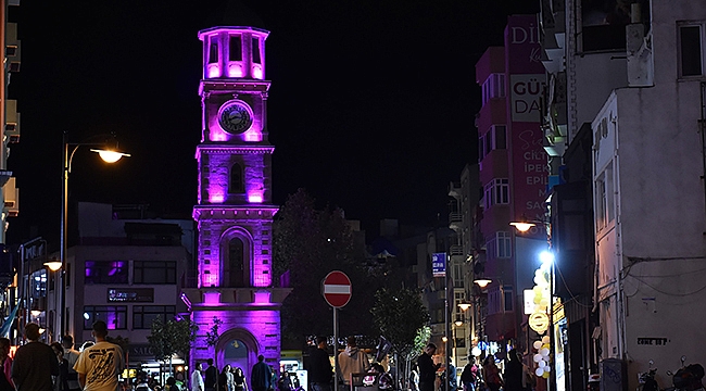 FARKINDALIK İÇİN PEMBE IŞIK