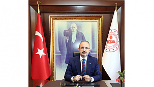 "GÖLGESİNDE BİRLEŞTİĞİMİZ SANCAK AYYILDIZLI BAYRAĞIMIZDIR"