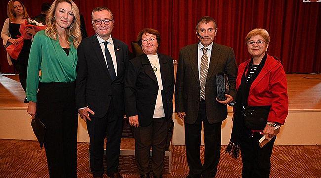 PROF.DR.ÜSTÜN DÖKMEN BİGALILARLA BULUŞTU