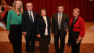 PROF.DR.ÜSTÜN DÖKMEN BİGALILARLA BULUŞTU