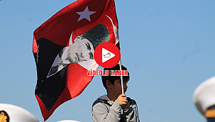 RESMİİ GEÇİT TÖRENİ RENKLİ GÖRÜNTÜLERE SAHNE OLDU