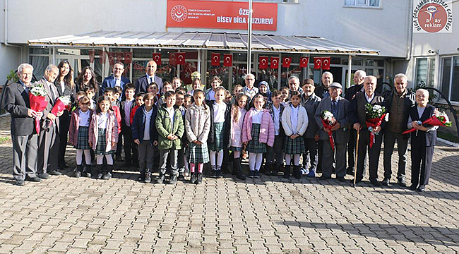 ÖĞRENCİLERDEN HUZUREVİNDEKİ ÖĞRETMENLERE ZİYARET