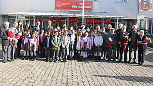 ÖĞRENCİLERDEN HUZUREVİNDEKİ ÖĞRETMENLERE ZİYARET