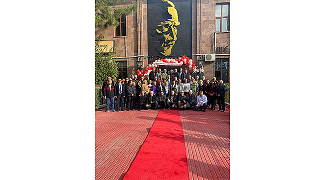 ÖĞRETMENLER KIRMIZI HALIYLA KARŞILANDI