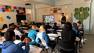 ORTAOKUL ÖĞRENCİLERİ MESLEK SEÇİMİ KONULU KONFERANSA KATILDILAR