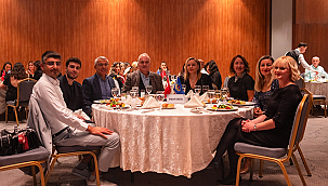 TED ÇANAKKALE KOLEJİ'NDE ÖĞRETMENLER GÜNÜ COŞKUYLA KUTLANDI