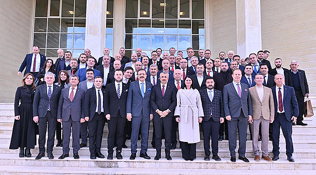 ÖDÜL TÖRENİNE ÇANAKKALE ODA VE BORSA BAŞKANLARI KATILDI