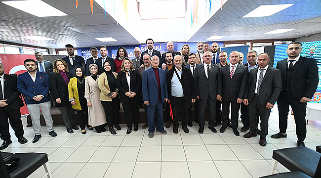 "SEN HİZMETKARSIN, KİMSE SENİN ÖNÜNDE CEKETİNİ İLİKLEMEK ZORUNDA DEĞİL"