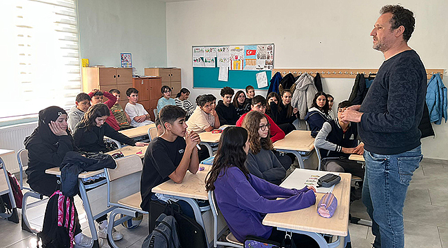 7. VE 8. SINIF ÖĞRENCİLERİNE MESLEK SEÇİMİ KONULU SEMİNER DÜZENLENDİ