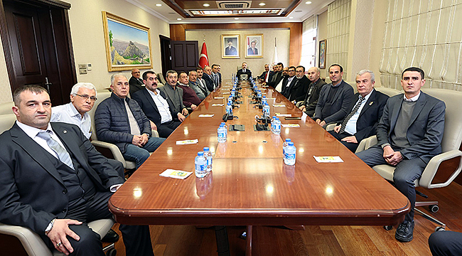 EZİNELİ MUHTARLARDAN TURAN'A ZİYARET