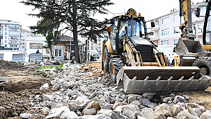 İNÖNÜ CADDESİ'NDE ÜSTYAPI YENİLEME ÇALIŞMASI