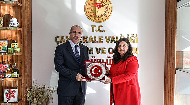 VALİ TORAMAN'A PLAKET TAKDİM EDİLDİ