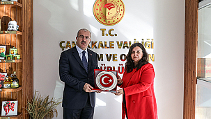 VALİ TORAMAN'A PLAKET TAKDİM EDİLDİ