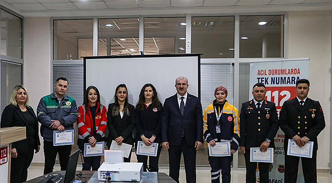 112 ACİL ÇAĞRI PERSONELİNE BAŞARI BELGESİ TAKDİM EDİLDİ