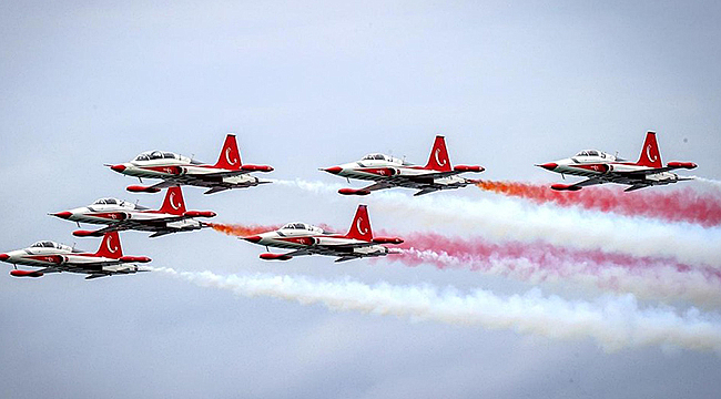 TÜRK YILDIZLARI'NDAN ÇANAKKALE'YE ÖZEL İKİ UÇUŞ