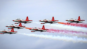 TÜRK YILDIZLARI'NDAN ÇANAKKALE'YE ÖZEL İKİ UÇUŞ