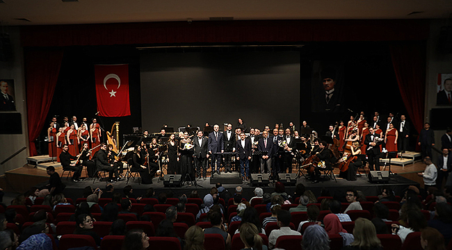 "YANKILI TEPELER SENFONİK ŞİİR" BÜYÜK ALKIŞ ALDI