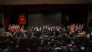 "YANKILI TEPELER SENFONİK ŞİİR" BÜYÜK ALKIŞ ALDI