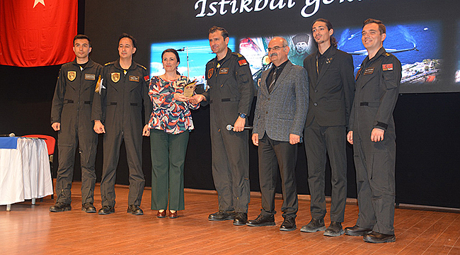 SOLOTÜRK ÇANAKKALE'DE SEVENLERİYLE BULUŞTU