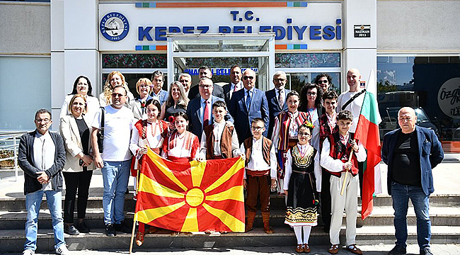 YURTDIŞINDAN GELEN ÇOCUKLAR KEPEZ BELEDİYE BAŞKAN ARSLAN'I ZİYARET ETTİ