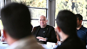 AYHAN GİDER, "KOLTUKLAR GELİP GEÇİCİDİR"