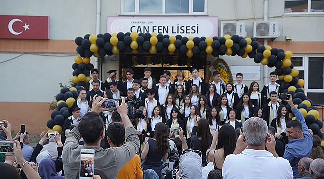 BAŞKAN ARSLAN, ÇAN FEN LİSESİ MEZUNİYETİNDE GENÇLERLE BULUŞTU