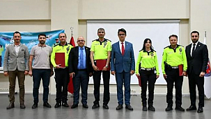 ÇOMÜ'DE TRAFİK HAFTASI ETKİNLİĞİ DÜZENLENDİ