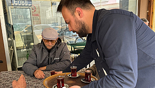 GENÇLER İŞÇİLERİN YANINDA