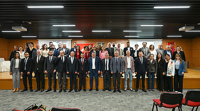 UZUN YILLAR HUKUKA HİZMET EDEN AVUKATLARA PLAKET TAKDİM EDİLDİ