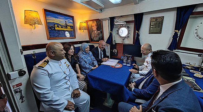 VALİ TORAMAN TCG RÜZGAR GEMİSİNİ ZİYARET ETTİ
