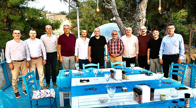 AK PARTİ BELEDİYE BAŞKANLARI GEYİKLİ'DE TOPLANDI