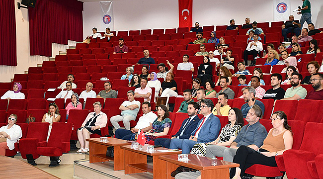 ÇOMÜ'DE ÇALIŞMA HAYATINDA YAPAY ZEKÂ EĞİTİMİ DÜZENLENDİ