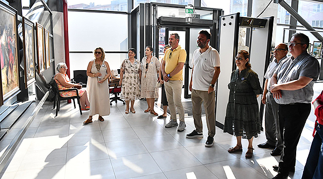 "İKİ YAKA BİR DÜŞ" SERGİSİ AÇILDI