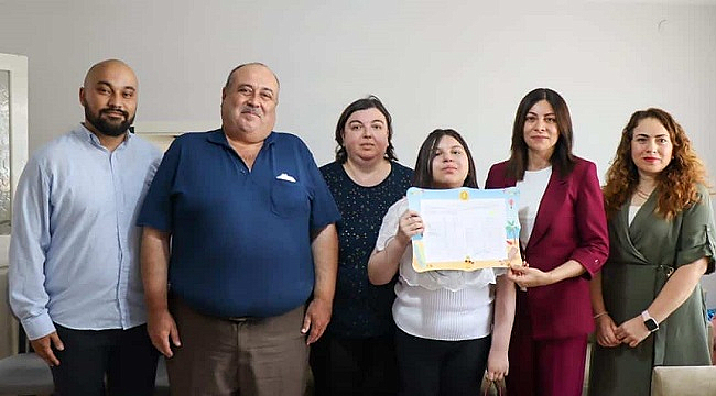 MİNE HAYTA'DAN EVDE EĞİTİMDEKİ ÖĞRENCİYE ANLAMLI ZİYARET