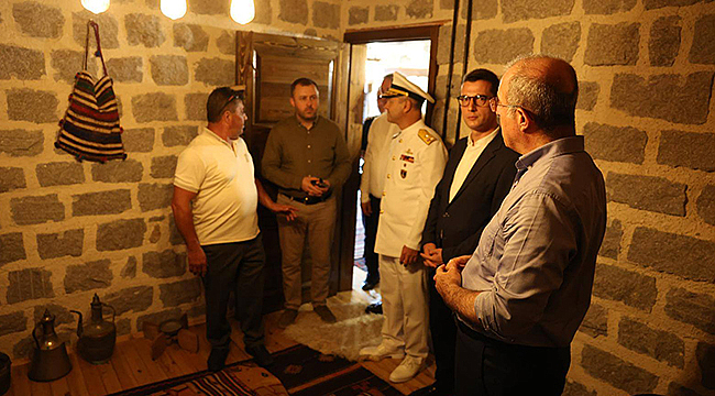 VALİ TORAMAN'DAN TARİHİ MÜZEYE ZİYARET