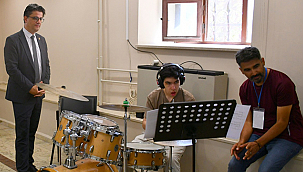 ÇOMÜ'DE OTİZM VE MÜZİK YAZ OKULU KAPSAMINDA KONFERANS DÜZENLENDİ