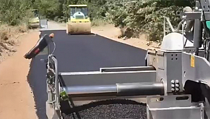 KÖY YOLLARINDA SICAK ASFALT ÇALIŞMALARI SÜRÜYOR