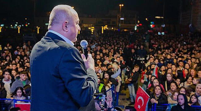 "O UÇAKLAR İNDİ! BU MİLLET ASLA DİZ ÇÖKMEDİ, ÇÖKMEYECEK!"