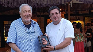 AYVACIK YEŞİLYURT'TA İLBER ORTAYLI SÖYLEŞİSİNE YOĞUN İLGİ