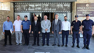 ÇANAKKALE VALİSİNDEN GENÇLİK KONUKEVİ'NE ZİYARET