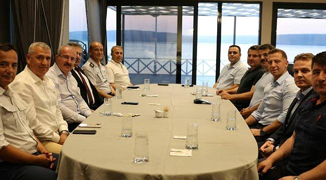  EMEKLİ OLAN İL JANDARMA KOMUTANINA VEDA YEMEĞİ DÜZENLEDİ