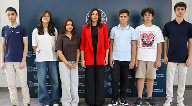 TAM PUAN ALAN ÖĞRENCİLER ONURLANDIRILDI