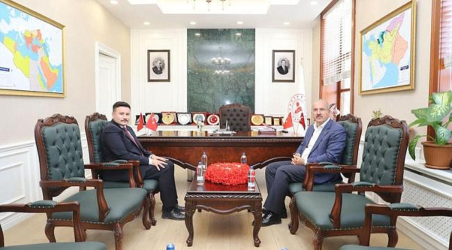 VALİ TORAMAN'DAN GÖKÇEADA KAYMAKAMI OSMAN ACAR'A ZİYARET