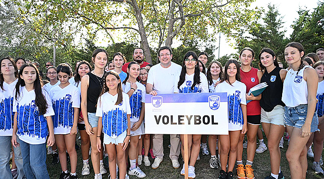 YAZ SPOR OKULLARININ KAPANIŞ ŞENLİĞİ VE BELGE TÖRENİ GERÇEKLEŞTİ