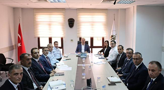 2025-2026 EĞİTİM-ÖĞRETİM YILI, VALİ TORAMAN BAŞKANLIĞINDA DEĞERLENDİRİLDİ